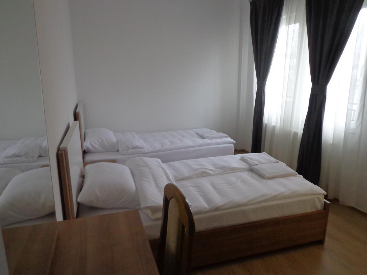Hotel Rio Приштина Екстер'єр фото
