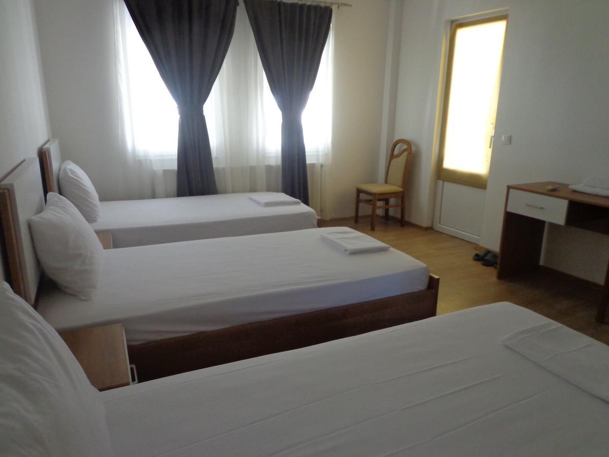 Hotel Rio Приштина Екстер'єр фото