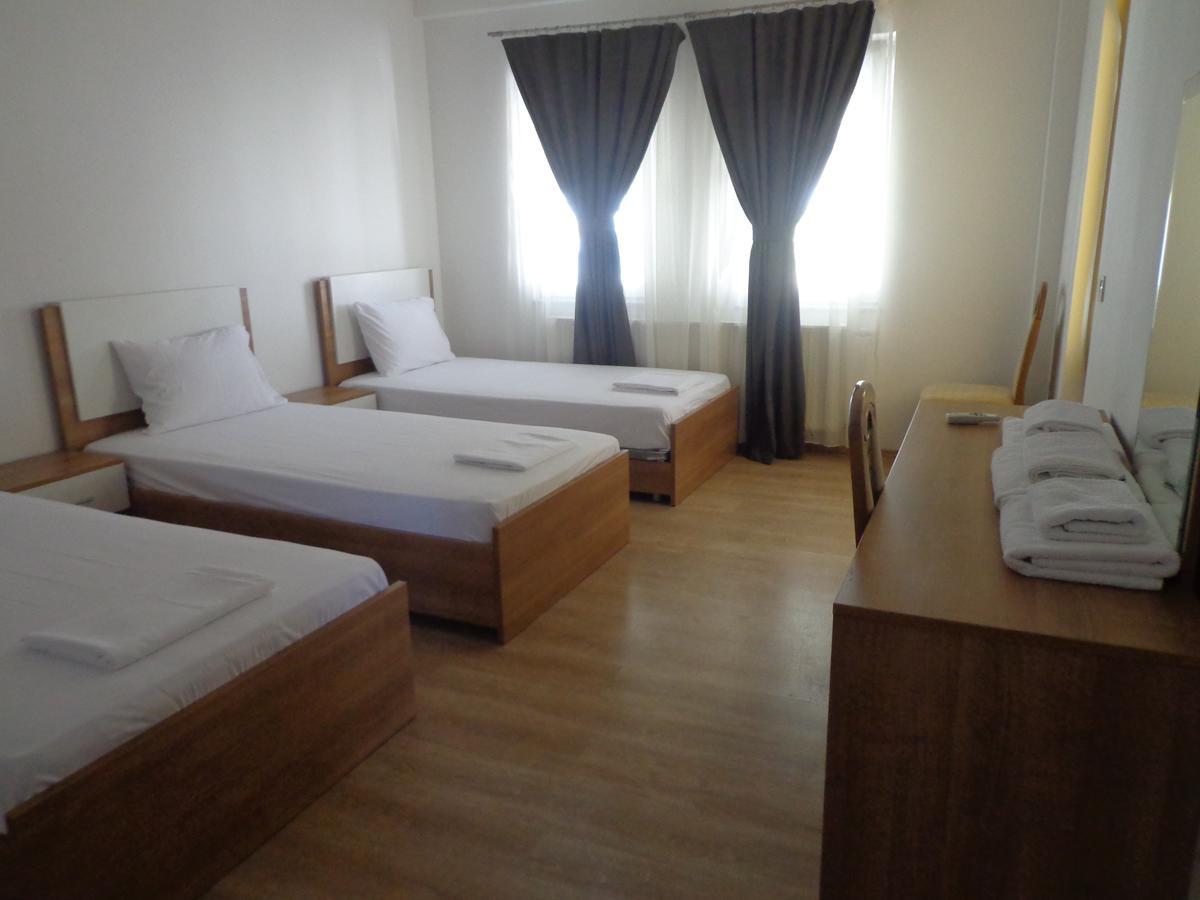 Hotel Rio Приштина Екстер'єр фото