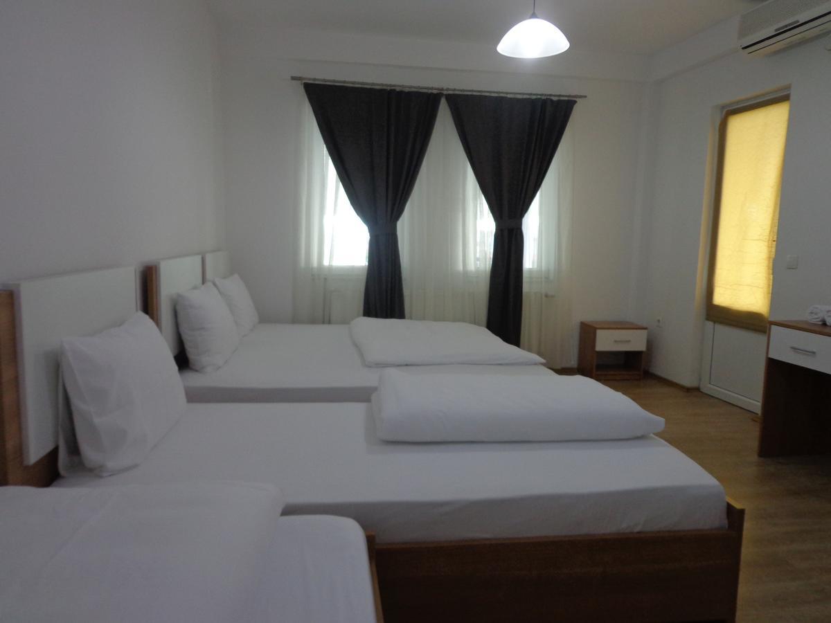Hotel Rio Приштина Екстер'єр фото